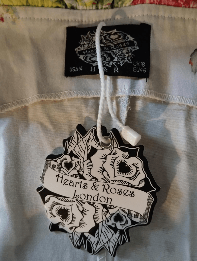 Robe Hearts Roses Kyra Pencil in Multicolor T46