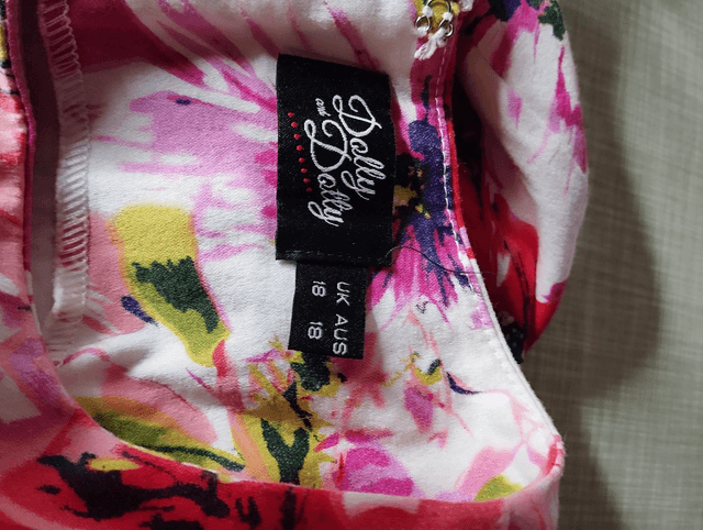 Robe Dolly Dotty Annie Pink & Red Flowers T46