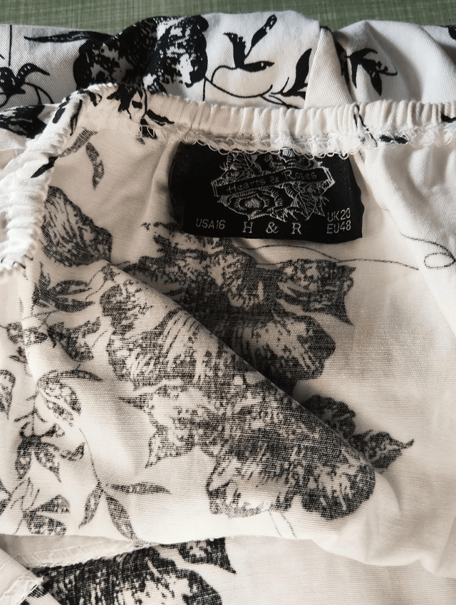 Robe Hearts Roses Floral Print Circle T46