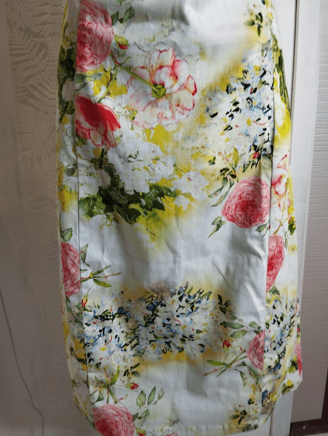 Robe Hearts Roses Kyra Pencil in Multicolor T46