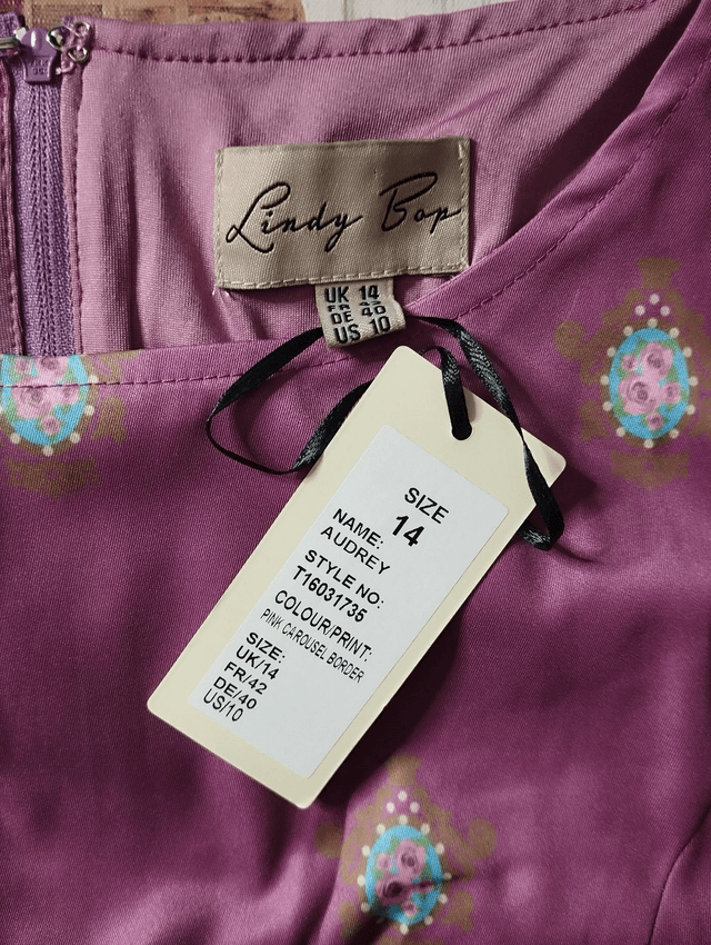 Robe Lindy Bop Audrey Pink Carousel Border T42