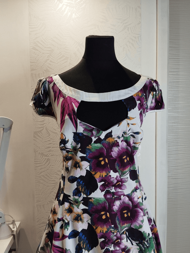 Robe Hearts Roses White Purple Pansies Floral Swing T48/50