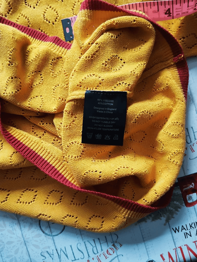 Pull Dancing Days by Banned First Love Mustard T40/48