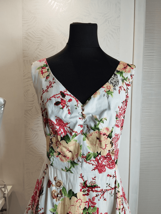 Robe Hearts Roses Susan Floral in White T46