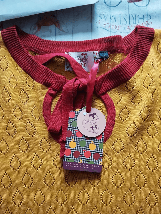 Pull Dancing Days by Banned First Love Mustard T40/48